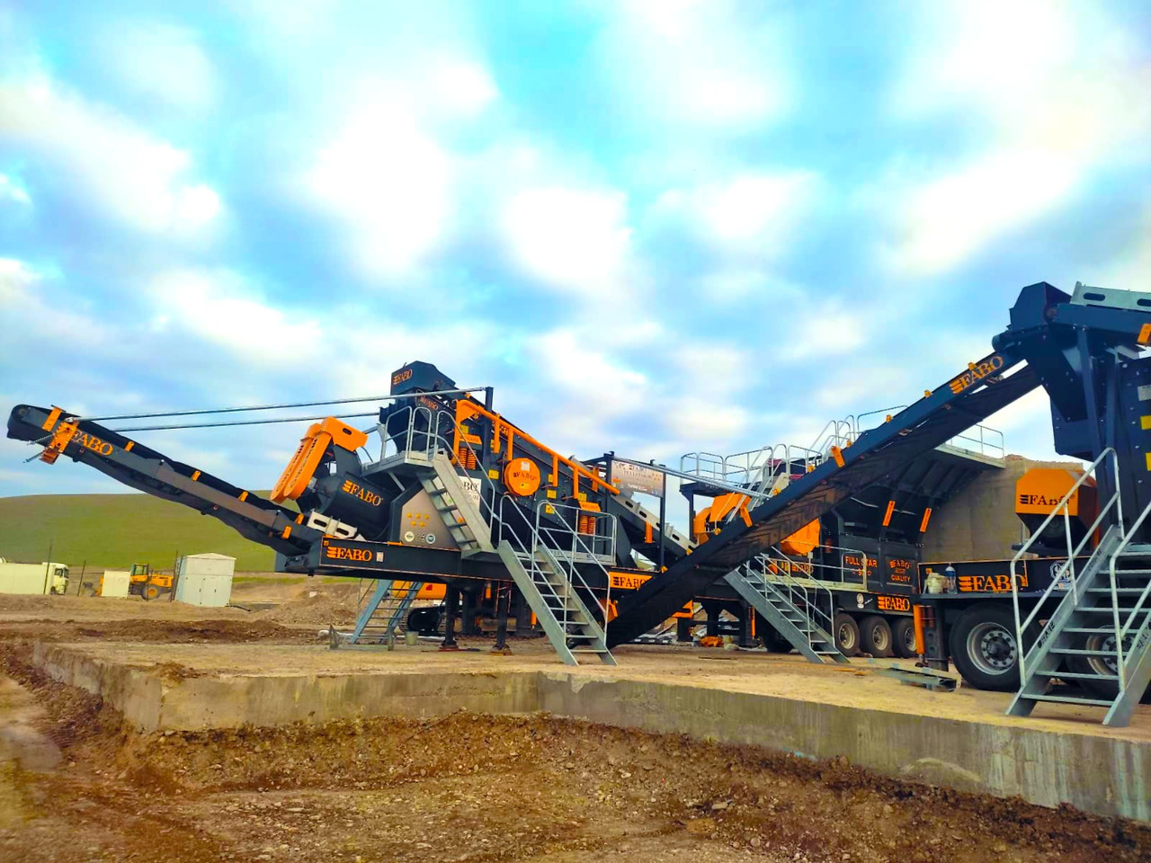 FABO Mobile crusher - Máy nghiền di động: hình 3 FABO Mobile crusher - Máy nghiền di động: hình 3