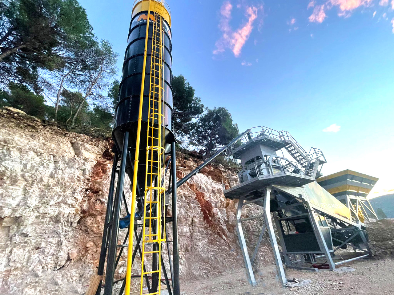 FABO mobile concrete batching plant - Trạm trộn bê tông: hình 3 FABO mobile concrete batching plant - Trạm trộn bê tông: hình 3