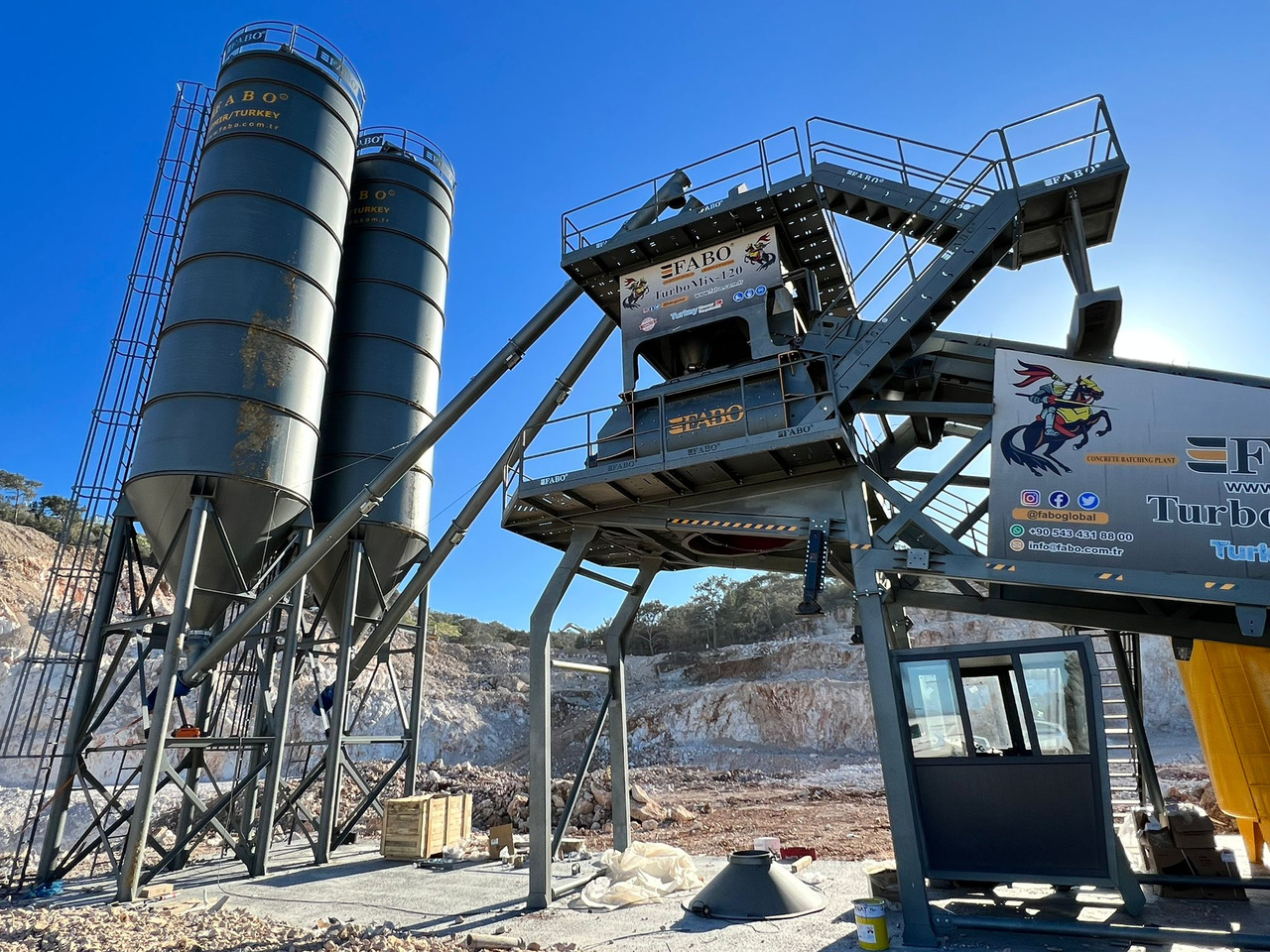 FABO mobile concrete batching plant - Trạm trộn bê tông: hình 2 FABO mobile concrete batching plant - Trạm trộn bê tông: hình 2