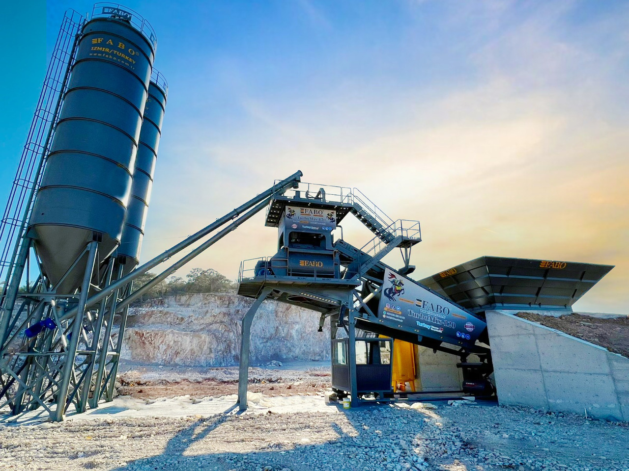 FABO mobile concrete batching plant - Trạm trộn bê tông: hình 1 FABO mobile concrete batching plant - Trạm trộn bê tông: hình 1