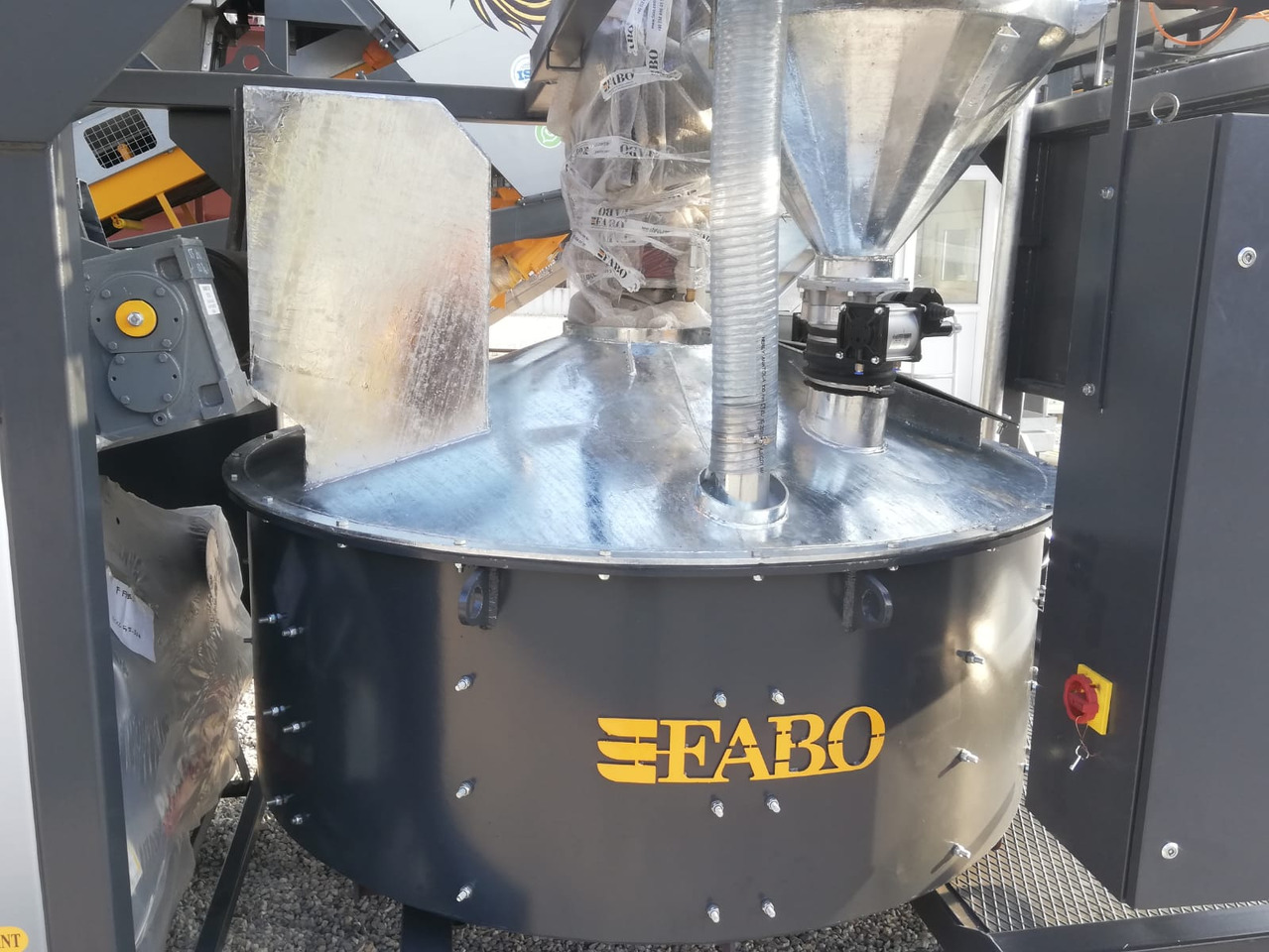 FABO mobile concrete batching plant - Trạm trộn bê tông: hình 5 FABO mobile concrete batching plant - Trạm trộn bê tông: hình 5