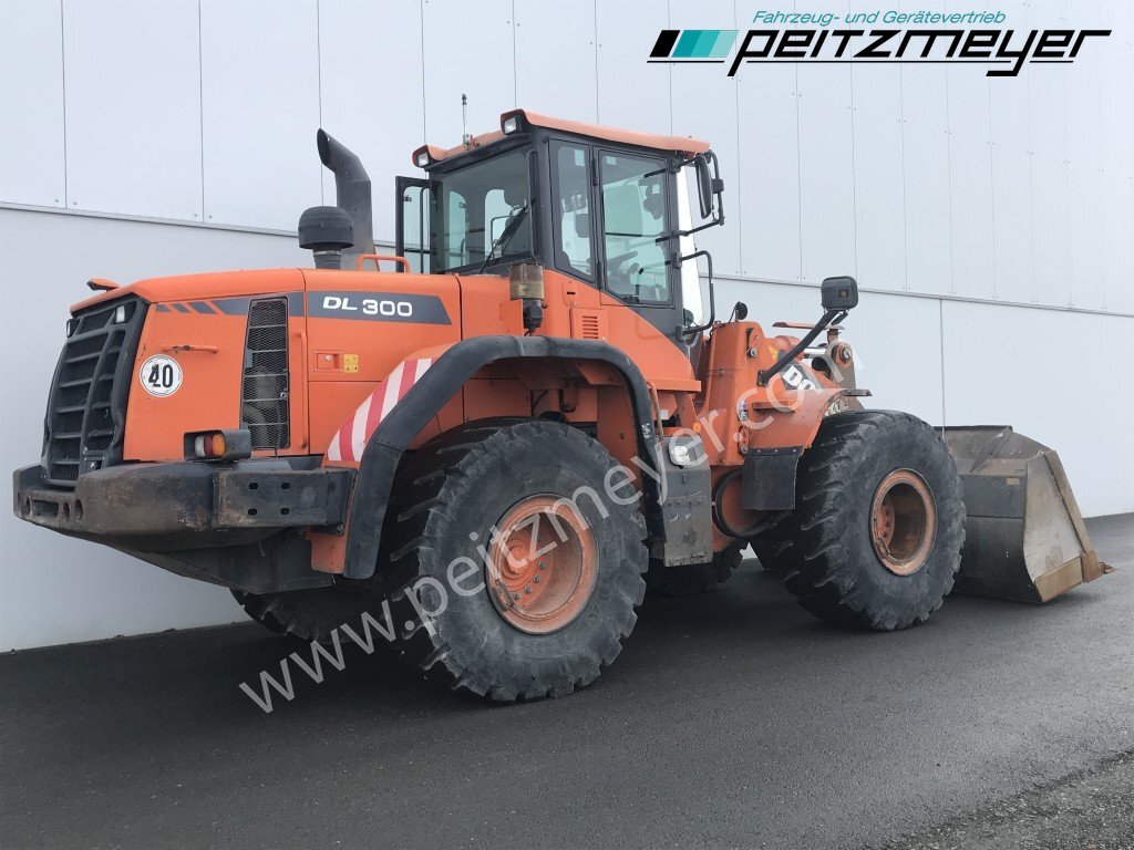 Doosan Radlader DL 300-3 - Máy xúc lật bánh lốp: hình 3 Doosan Radlader DL 300-3 - Máy xúc lật bánh lốp: hình 3