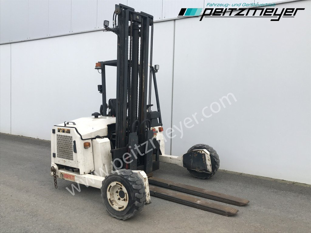 Moffett Mitnahmestapler M 2003 STM Allrad, UVV in 09/25 neu - Xe nâng gắn tải: hình 2 Moffett Mitnahmestapler M 2003 STM Allrad, UVV in 09/25 neu - Xe nâng gắn tải: hình 2