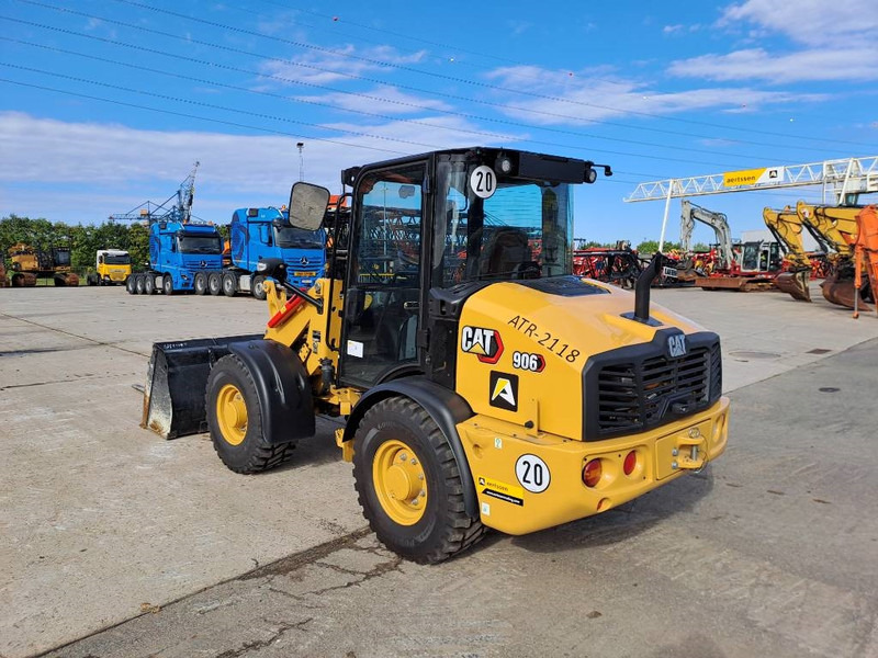 Cat 906 (Bucket+Forks) - Máy xúc lật bánh lốp: hình 2 Cat 906 (Bucket+Forks) - Máy xúc lật bánh lốp: hình 2