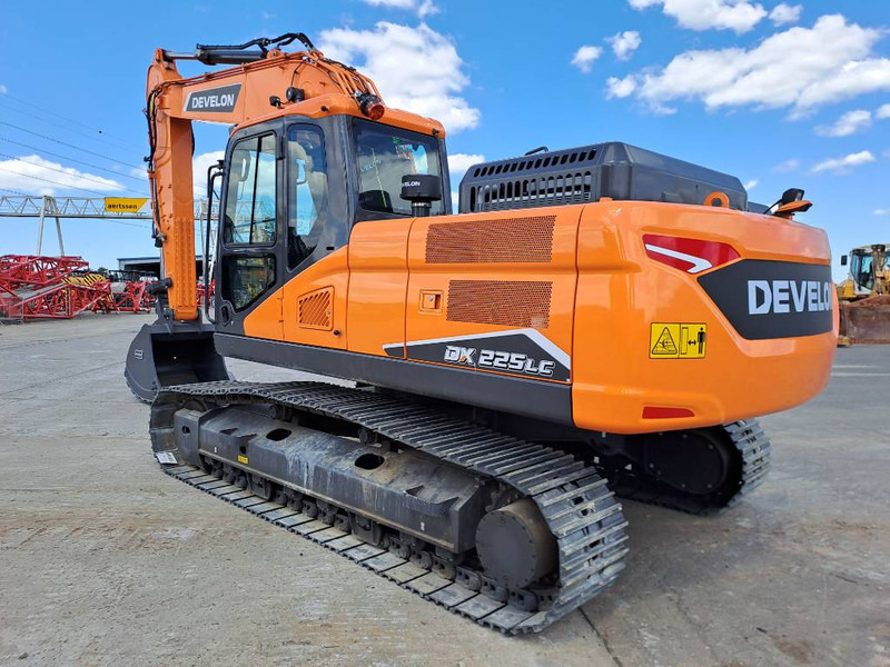 Develon DX225LC-7M - Máy xúc bánh xích: hình 2 Develon DX225LC-7M - Máy xúc bánh xích: hình 2
