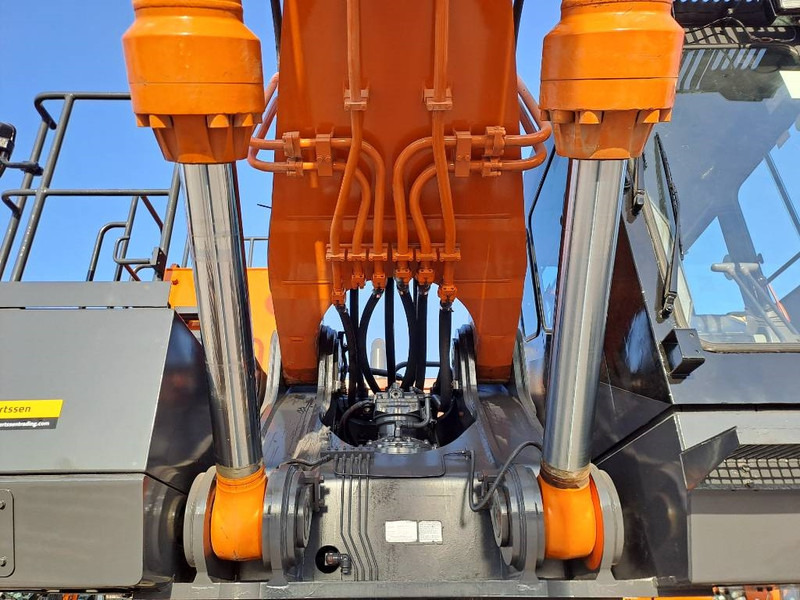 Hitachi EX1200-6 ME (New Boom + Stick) (Jebel Ali, UAE) - Máy xúc bánh xích: hình 5 Hitachi EX1200-6 ME (New Boom + Stick) (Jebel Ali, UAE) - Máy xúc bánh xích: hình 5