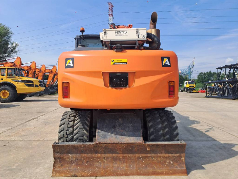 Hitachi ZX170W-5B - Máy xúc bánh lốp: hình 3 Hitachi ZX170W-5B - Máy xúc bánh lốp: hình 3