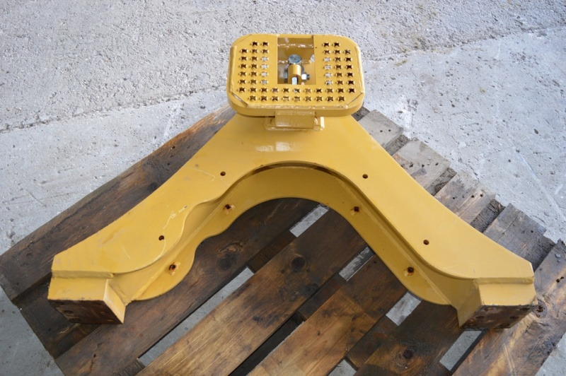 CATERPILLAR D5N Tow hook - Tay quay cho Máy ủi: hình 4 CATERPILLAR D5N Tow hook - Tay quay cho Máy ủi: hình 4