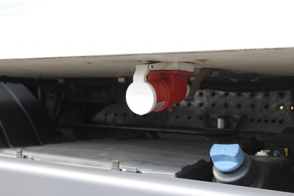 Mercedes-Benz Atego 1221 E6  TK T-800 R  Strom   Türen+LBW - Xe tải đông lạnh: hình 4 Mercedes-Benz Atego 1221 E6  TK T-800 R  Strom   Türen+LBW - Xe tải đông lạnh: hình 4