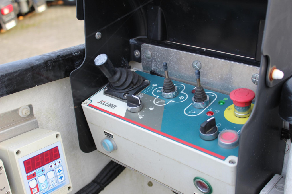 Renault Master Bühne KLUBB 11m 2 Personen Korb 200kg - Nền bục trên không gắn trên xe tải: hình 4 Renault Master Bühne KLUBB 11m 2 Personen Korb 200kg - Nền bục trên không gắn trên xe tải: hình 4