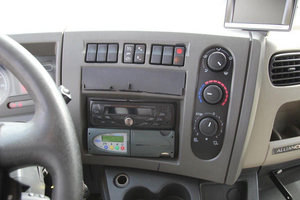 Renault Midlum 220 E5 CS 850 Strom LBW Seiten Tür FRC - Xe tải đông lạnh: hình 5 Renault Midlum 220 E5 CS 850 Strom LBW Seiten Tür FRC - Xe tải đông lạnh: hình 5