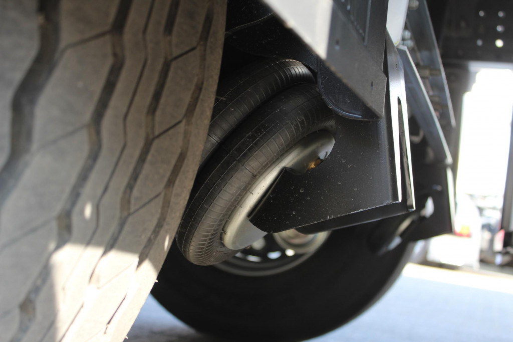 SCHMITZ Koffer 2,7h DS Ladebordwand MIETE - RENT - Sơ mi rơ moóc hộp kín: hình 5 SCHMITZ Koffer 2,7h DS Ladebordwand MIETE - RENT - Sơ mi rơ moóc hộp kín: hình 5