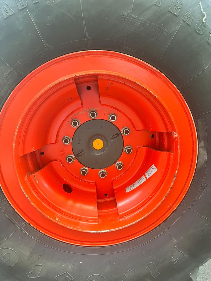 CLAAS Lexion verstärkte 10-Loch Felgen mit Reifen 650/75 R32 - Máy gặt đập: hình 2 CLAAS Lexion verstärkte 10-Loch Felgen mit Reifen 650/75 R32 - Máy gặt đập: hình 2