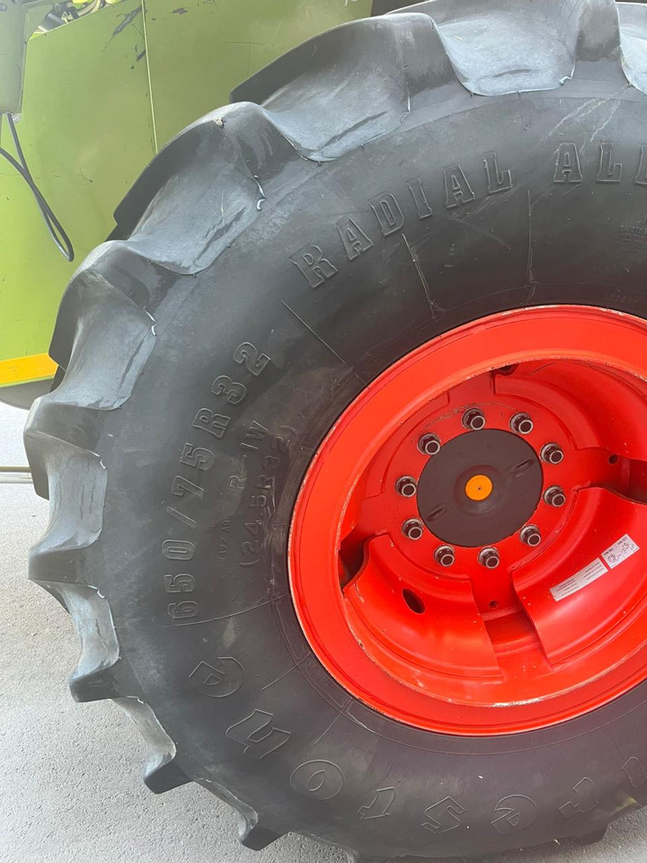 CLAAS Lexion verstärkte 10-Loch Felgen mit Reifen 650/75 R32 - Máy gặt đập: hình 4 CLAAS Lexion verstärkte 10-Loch Felgen mit Reifen 650/75 R32 - Máy gặt đập: hình 4