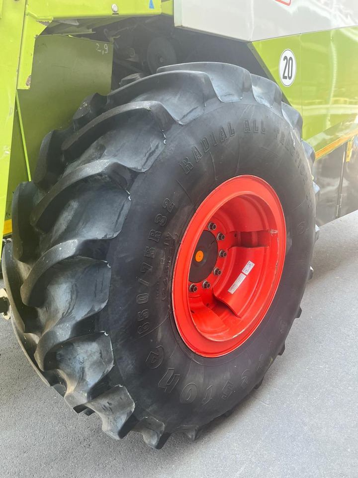 CLAAS Lexion verstärkte 10-Loch Felgen mit Reifen 650/75 R32 - Máy gặt đập: hình 3 CLAAS Lexion verstärkte 10-Loch Felgen mit Reifen 650/75 R32 - Máy gặt đập: hình 3