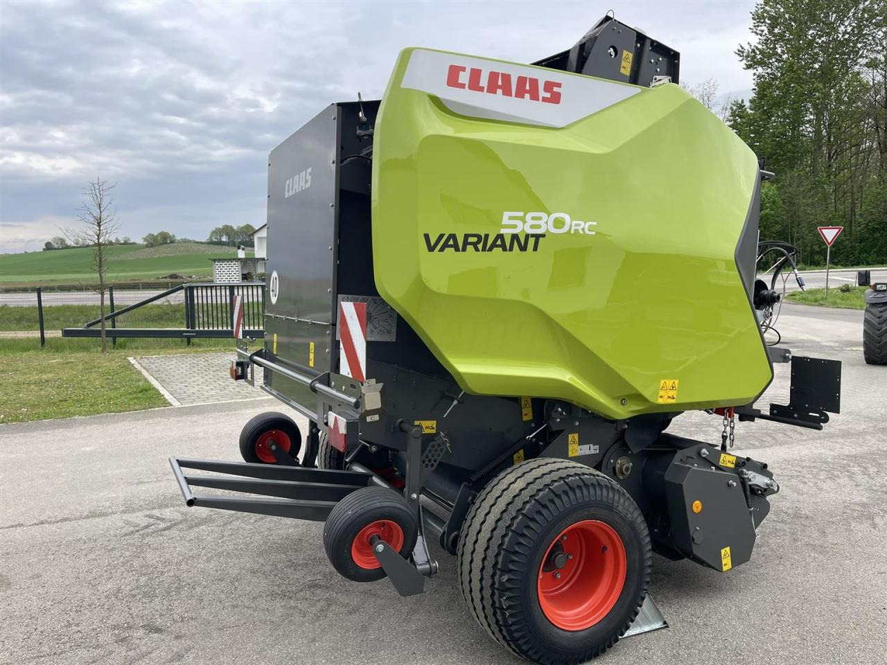 CLAAS Variant 580 RC PRO, neuwertige Rundballenpresse, Baujahr 2023 - Máy đóng kiện tròn: hình 5 CLAAS Variant 580 RC PRO, neuwertige Rundballenpresse, Baujahr 2023 - Máy đóng kiện tròn: hình 5