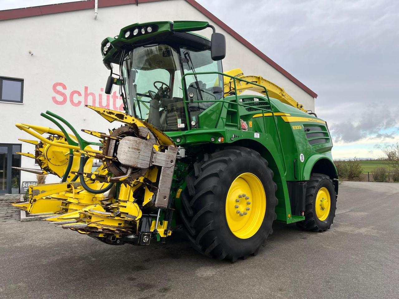 John Deere 8300i Feldhäcksler, Harvestlap, Pickup, Kemper, erst 910 Betriebsstunden, Baujahr 2018 - Máy gặt đập thức ăn gia súc: hình 1 John Deere 8300i Feldhäcksler, Harvestlap, Pickup, Kemper, erst 910 Betriebsstunden, Baujahr 2018 - Máy gặt đập thức ăn gia súc: hình 1