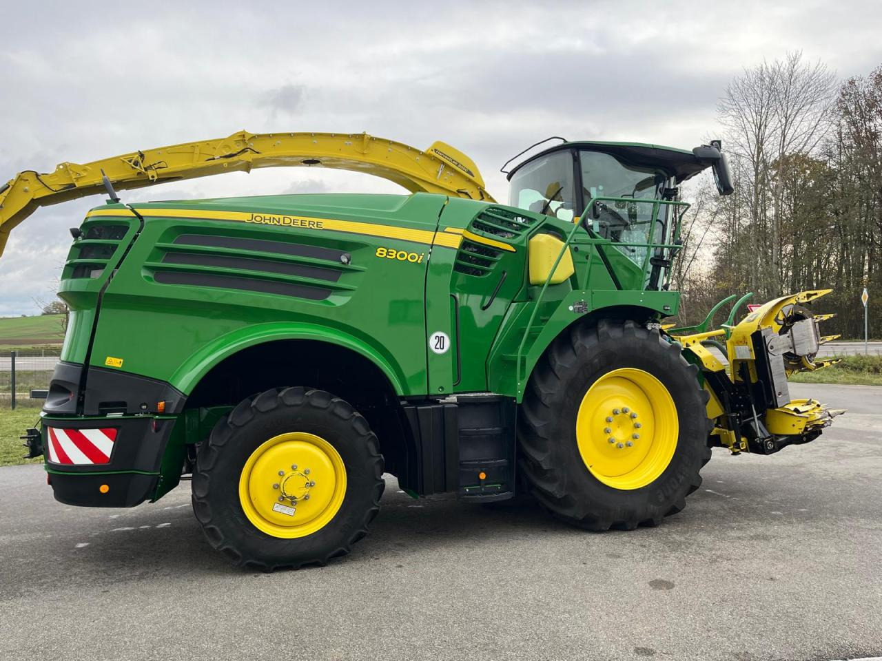 John Deere 8300i Feldhäcksler, Harvestlap, Pickup, Kemper, erst 910 Betriebsstunden, Baujahr 2018 - Máy gặt đập thức ăn gia súc: hình 5 John Deere 8300i Feldhäcksler, Harvestlap, Pickup, Kemper, erst 910 Betriebsstunden, Baujahr 2018 - Máy gặt đập thức ăn gia súc: hình 5