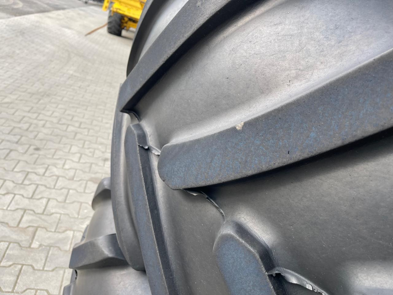 John Deere Kompletträder von 6R250, 650/65 R42 mit Bridgestone Decken aus 2019, ca. 50 % - Máy cày: hình 5 John Deere Kompletträder von 6R250, 650/65 R42 mit Bridgestone Decken aus 2019, ca. 50 % - Máy cày: hình 5