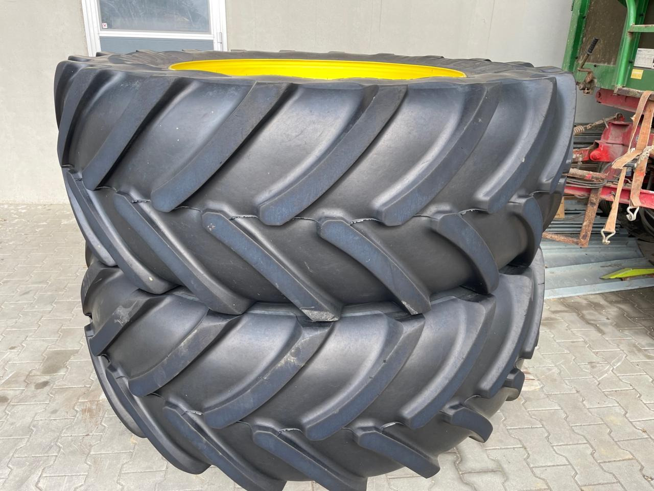John Deere Kompletträder von 6R250, 650/65 R42 mit Bridgestone Decken aus 2019, ca. 50 % - Máy cày: hình 1 John Deere Kompletträder von 6R250, 650/65 R42 mit Bridgestone Decken aus 2019, ca. 50 % - Máy cày: hình 1