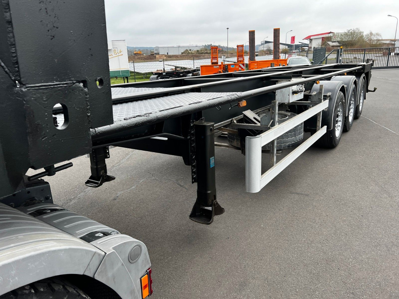 H&W 3- Achs Auflieger für Presscontainer H&W 3- Achs Auflieger für Presscontainer - Xe chở container/ Sơ mi rơ moóc hoán đổi thân: hình 4 H&W 3- Achs Auflieger für Presscontainer H&W 3- Achs Auflieger für Presscontainer - Xe chở container/ Sơ mi rơ moóc hoán đổi thân: hình 4