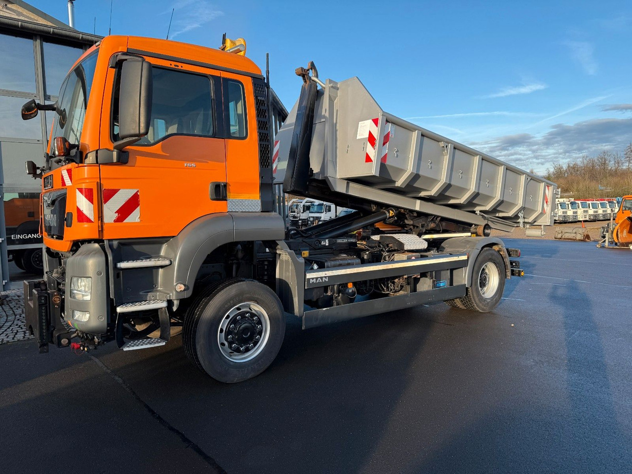 MAN TGS 18.360 4x4 Winterdienst Meiler Abrollkipper - Xe tải nâng móc: hình 1 MAN TGS 18.360 4x4 Winterdienst Meiler Abrollkipper - Xe tải nâng móc: hình 1