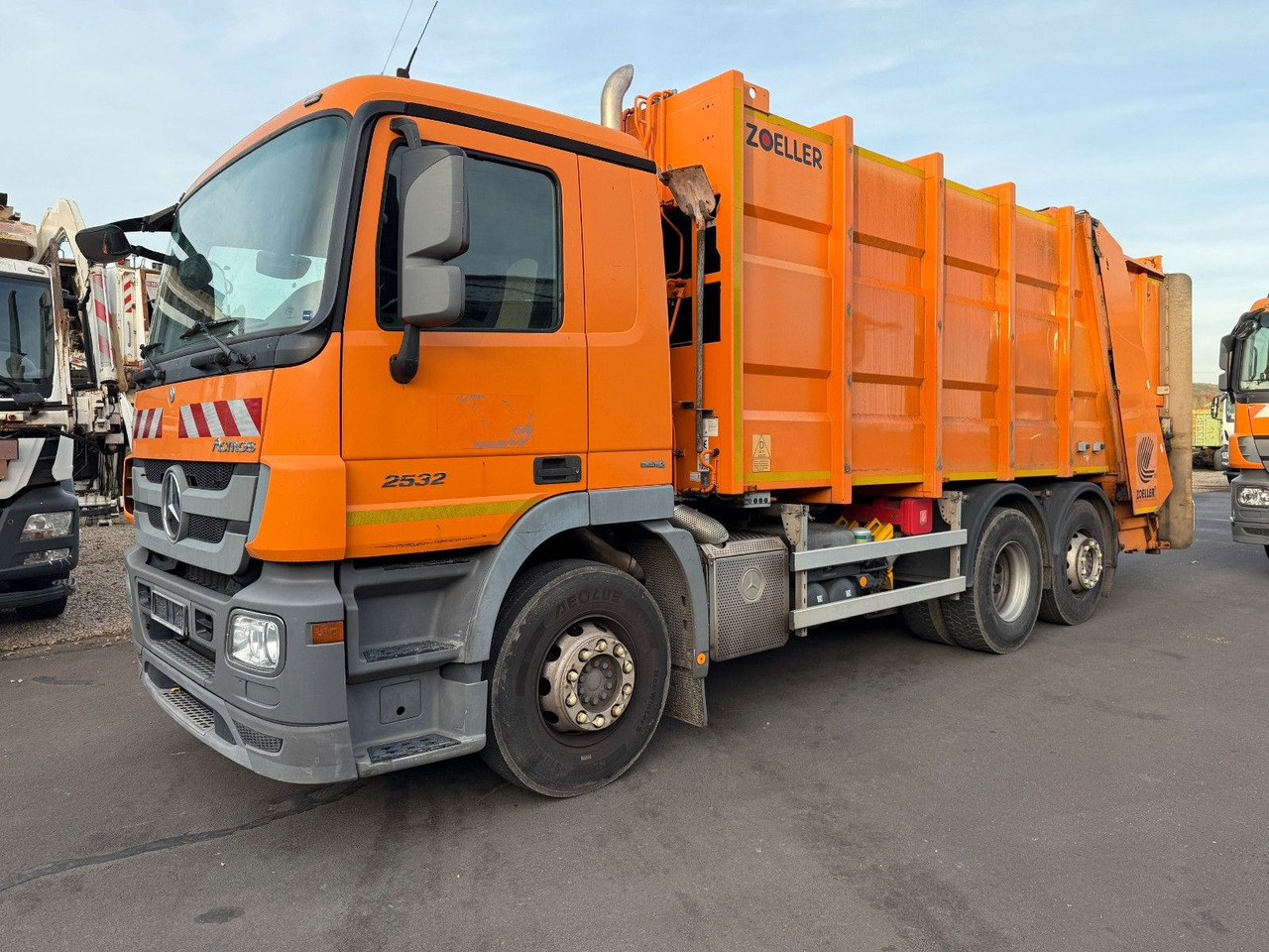 Mercedes-Benz Actros 2532 6x2 Zoeller Medium XL 21 - Xe tải chở rác: hình 1 Mercedes-Benz Actros 2532 6x2 Zoeller Medium XL 21 - Xe tải chở rác: hình 1