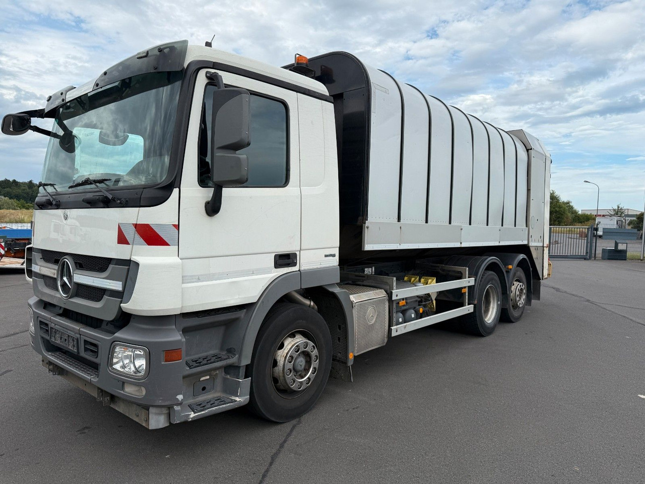 Mercedes-Benz Actros MP3 2532 6x2 Faun Rotorpress 521 - Xe tải chở rác: hình 1 Mercedes-Benz Actros MP3 2532 6x2 Faun Rotorpress 521 - Xe tải chở rác: hình 1