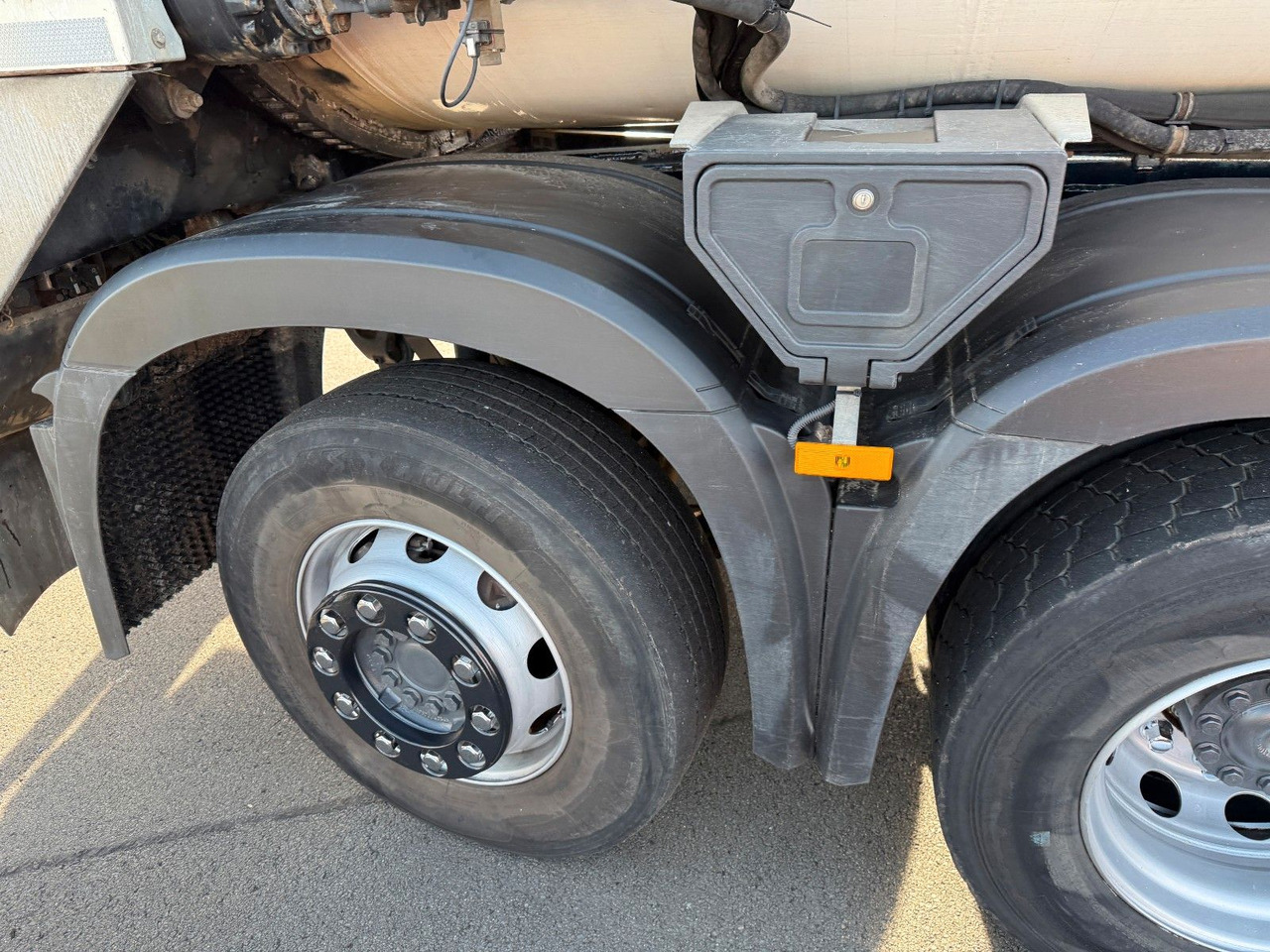 Mercedes-Benz Arocs 3236 8x2 Faun Rotopress 525 C Delta Lift - Xe tải chở rác: hình 4 Mercedes-Benz Arocs 3236 8x2 Faun Rotopress 525 C Delta Lift - Xe tải chở rác: hình 4