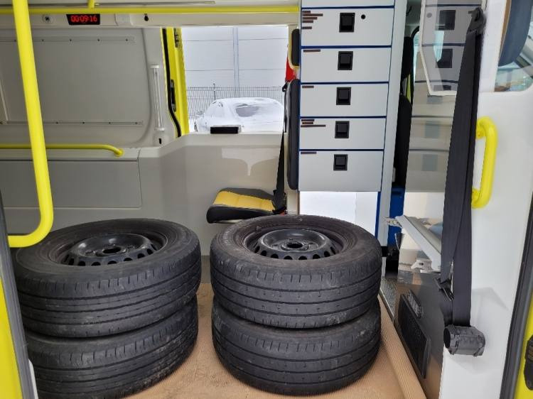 FORD TRANSIT 2,0TDI AMBULANCE KLIMA 4.2018 EURO 6, 3 UNITS - Xe cứu thương: hình 5 FORD TRANSIT 2,0TDI AMBULANCE KLIMA 4.2018 EURO 6, 3 UNITS - Xe cứu thương: hình 5