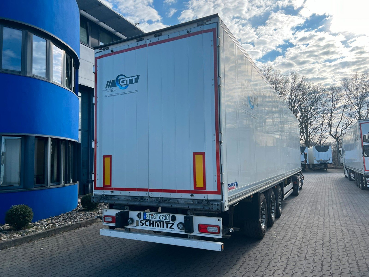 Schmitz Cargobull SKO 24 Isokoffer,Ab KW 46, Miete mögl. - Sơ mi rơ moóc hộp kín: hình 2 Schmitz Cargobull SKO 24 Isokoffer,Ab KW 46, Miete mögl. - Sơ mi rơ moóc hộp kín: hình 2