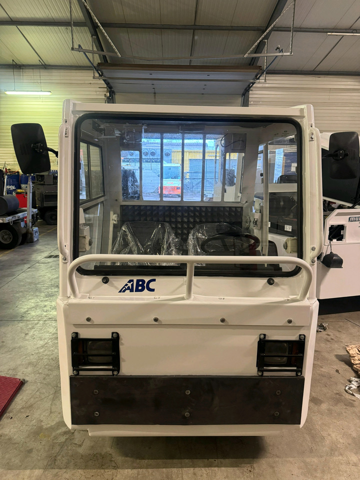 Charlatte 2012 - Xe đầu kéo hành lý: hình 4 Charlatte 2012 - Xe đầu kéo hành lý: hình 4