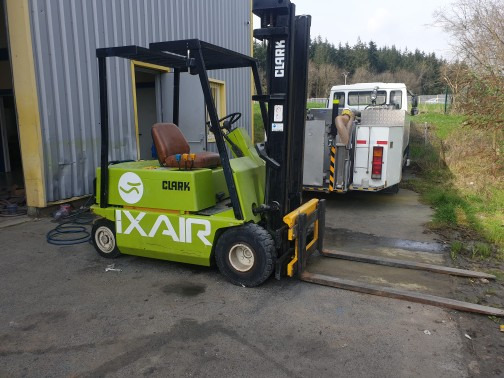 Clarke EM20 - Xe nâng điện: hình 1 Clarke EM20 - Xe nâng điện: hình 1