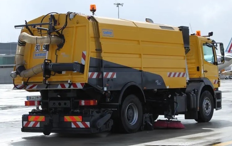 Runway Sweeper Schmidt AS990 - Xe quét đường: hình 2 Runway Sweeper Schmidt AS990 - Xe quét đường: hình 2