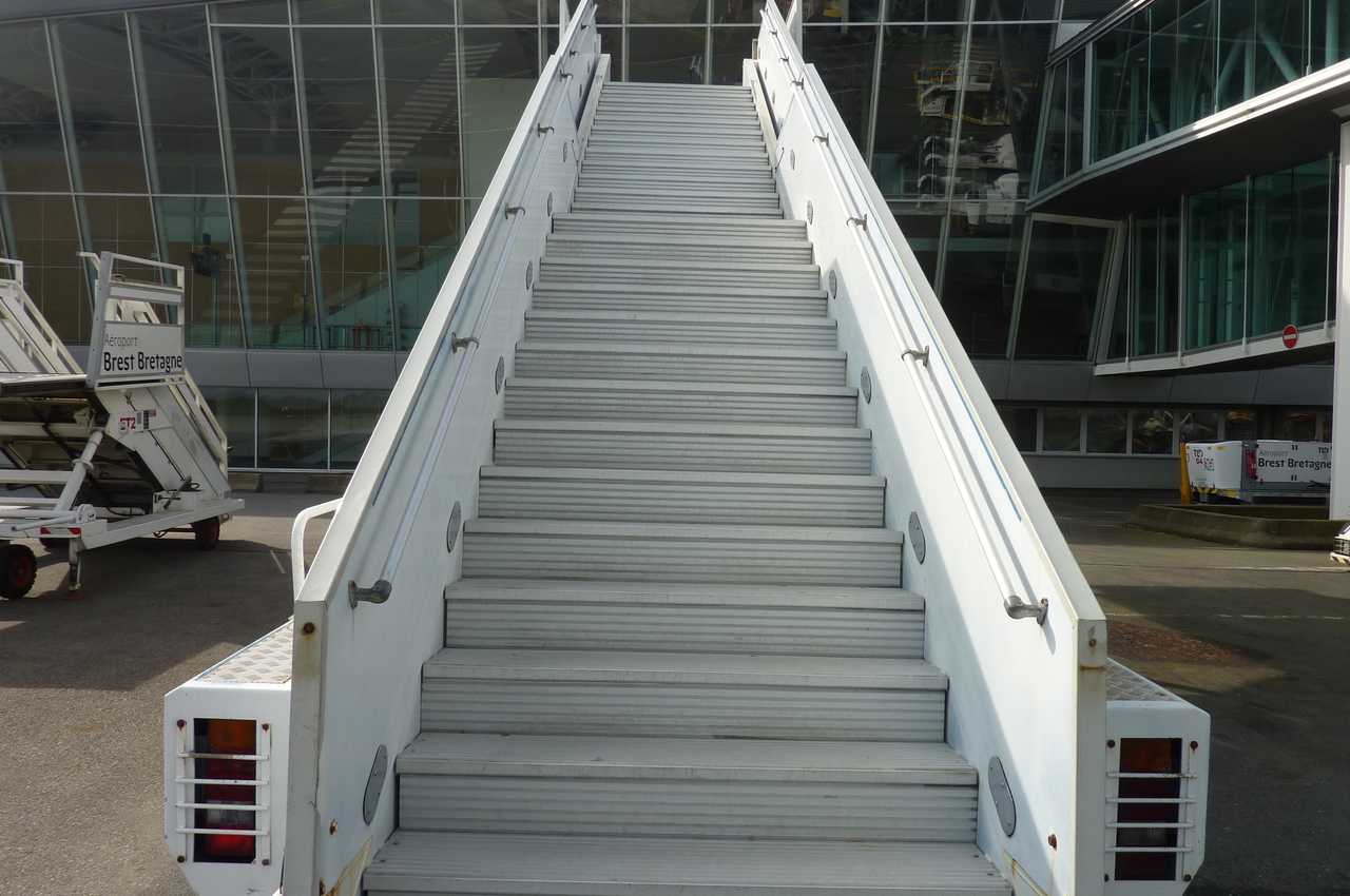 Cầu thang hành khách SOVAM Passenger Stairs 1.9 SPS: hình 6