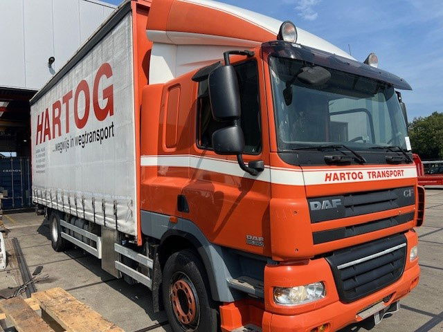 DAF CF 85.360 FA85.360 CF - Xe tải thùng mui bạt: hình 2 DAF CF 85.360 FA85.360 CF - Xe tải thùng mui bạt: hình 2