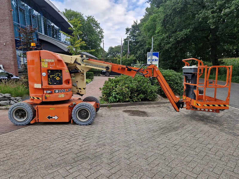 JLG E300AJP - Xe nâng người nhiều khớp nối: hình 2 JLG E300AJP - Xe nâng người nhiều khớp nối: hình 2