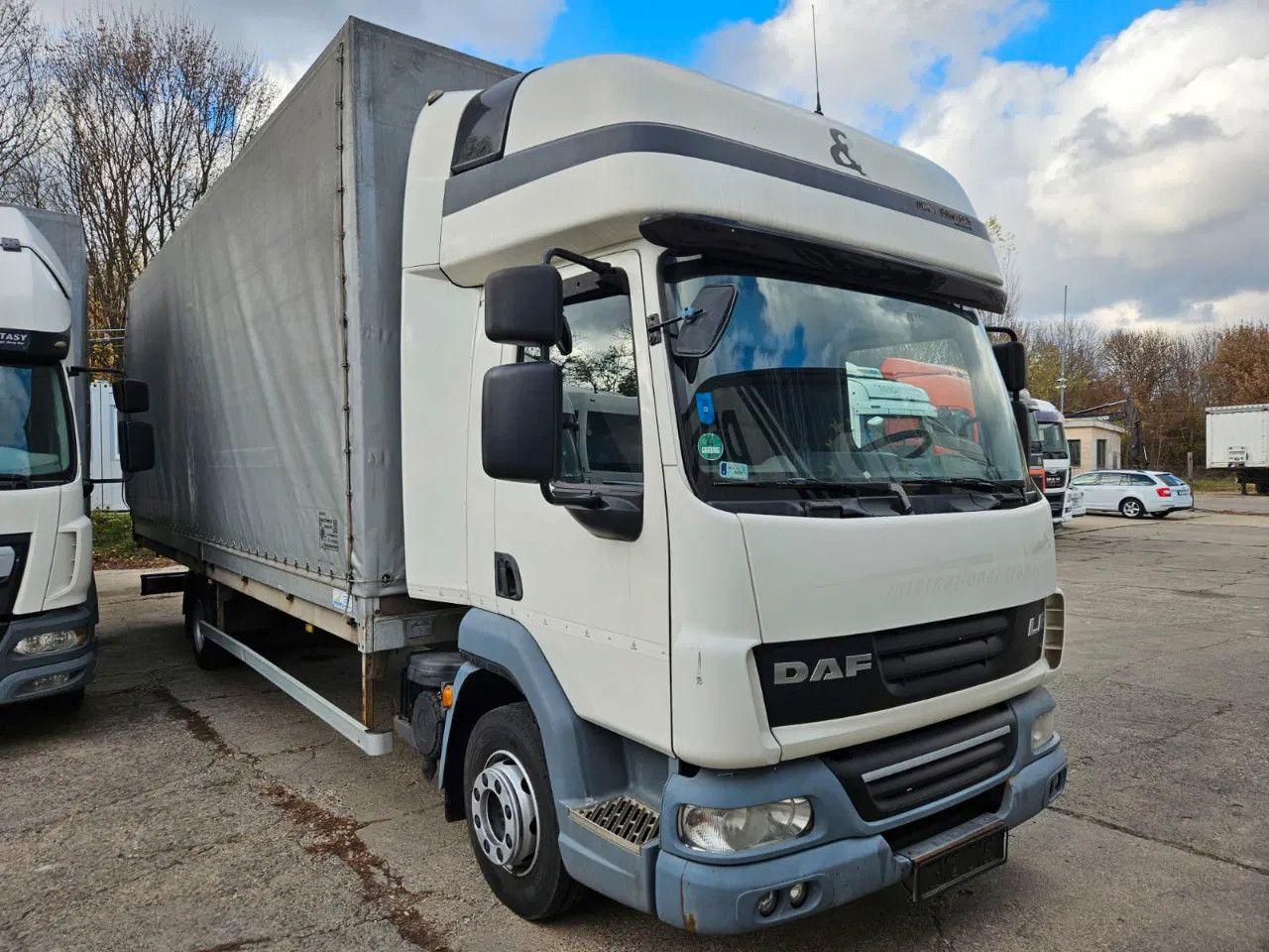 DAF LF 45.210 12t Euro5 EEV - Xe tải thùng mui bạt: hình 2 DAF LF 45.210 12t Euro5 EEV - Xe tải thùng mui bạt: hình 2
