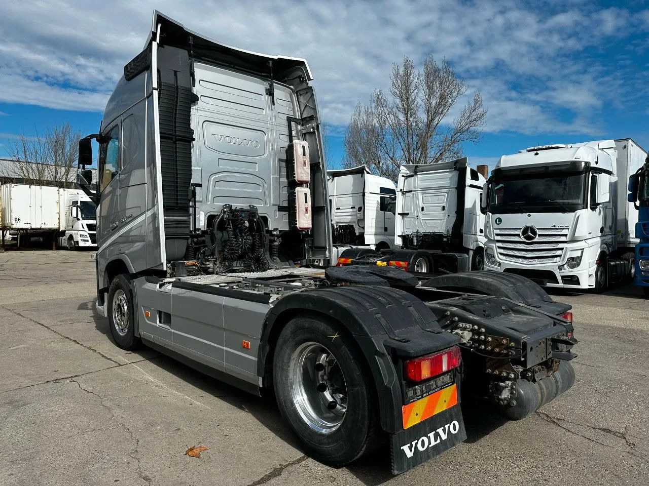 Volvo FH 500 Standard, I Park, ACC, DAS-1 Unit - Xe đầu kéo: hình 4 Volvo FH 500 Standard, I Park, ACC, DAS-1 Unit - Xe đầu kéo: hình 4