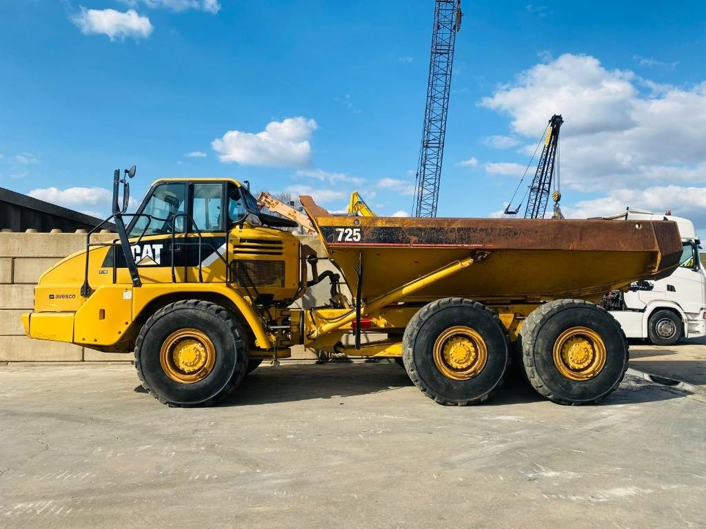 CAT 725 - Xe ben đổ có khớp nối: hình 1 CAT 725 - Xe ben đổ có khớp nối: hình 1