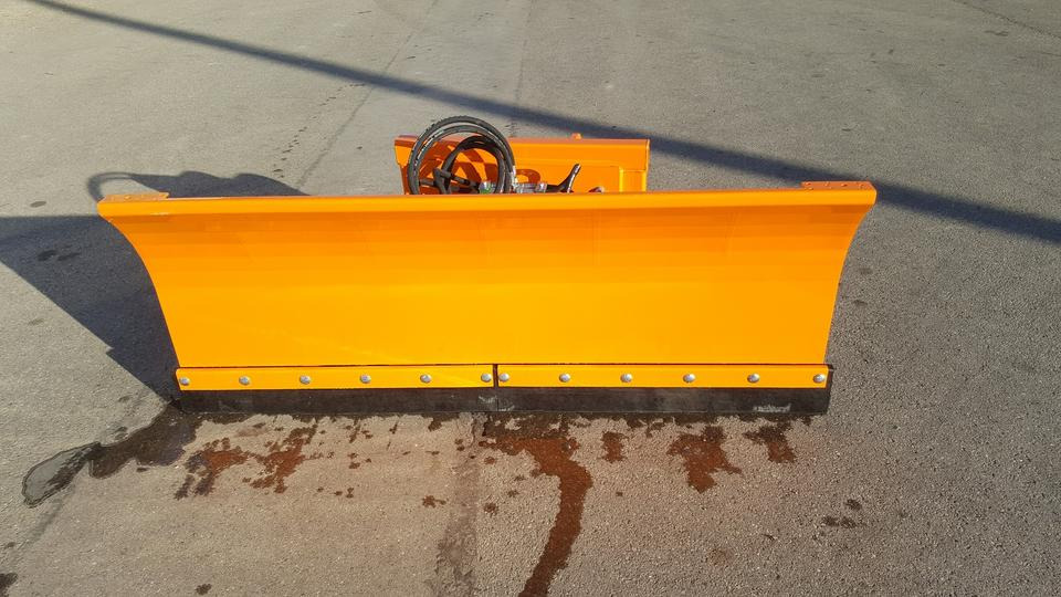 Schneeschild 1,8m Kubota Kommunal Schlepper Radlader Hoflader - Cày tuyết: hình 1 Schneeschild 1,8m Kubota Kommunal Schlepper Radlader Hoflader - Cày tuyết: hình 1