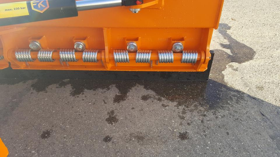 Schneeschild 1,8m Kubota Kommunal Schlepper Radlader Hoflader - Cày tuyết: hình 5 Schneeschild 1,8m Kubota Kommunal Schlepper Radlader Hoflader - Cày tuyết: hình 5