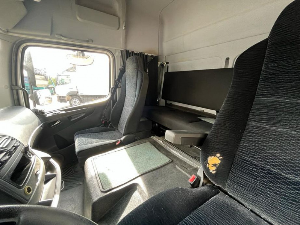 MERCEDES-BENZ Atego 818 L Möbelkoffer LBW Möbelkoffer gr.Fhs+Sitzreihe - Xe tải nhỏ thùng kín: hình 2 MERCEDES-BENZ Atego 818 L Möbelkoffer LBW Möbelkoffer gr.Fhs+Sitzreihe - Xe tải nhỏ thùng kín: hình 2