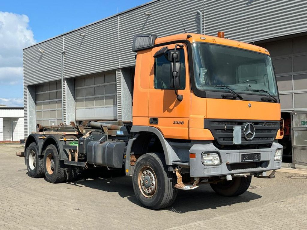 Mercedes-Benz Actros 3336 AK 6x6 Abrollkipper org. nur 84TKM - Xe tải nâng móc: hình 2 Mercedes-Benz Actros 3336 AK 6x6 Abrollkipper org. nur 84TKM - Xe tải nâng móc: hình 2