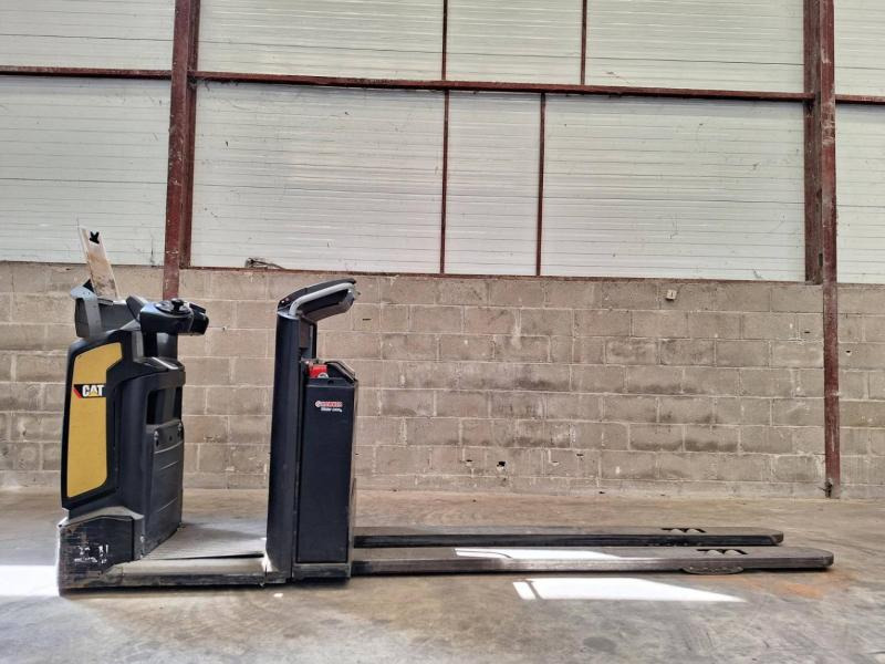 Caterpillar NO20NE - Máy lấy hàng: hình 2 Caterpillar NO20NE - Máy lấy hàng: hình 2