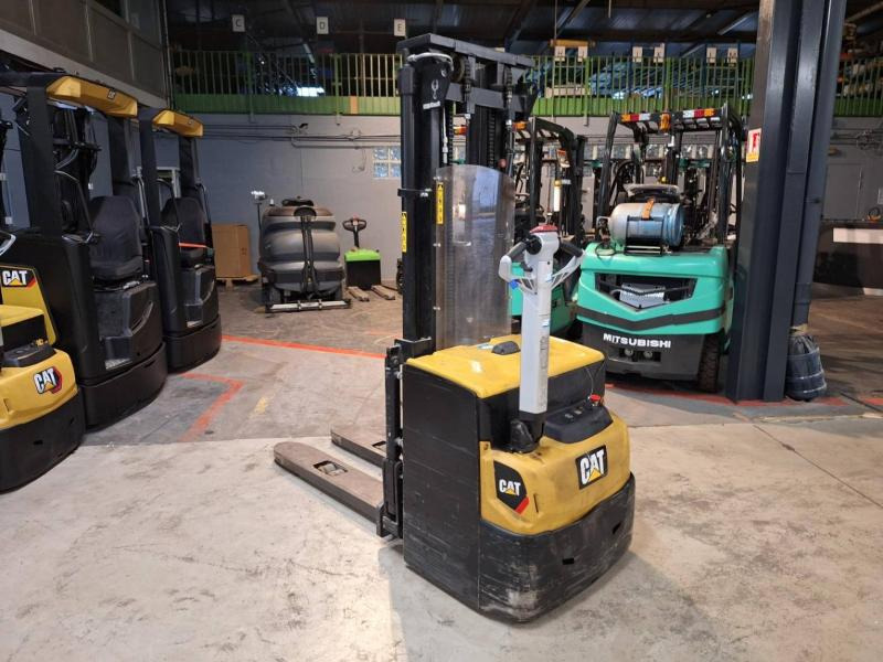 Caterpillar NSP16N2 - Máy xếp chồng: hình 1 Caterpillar NSP16N2 - Máy xếp chồng: hình 1