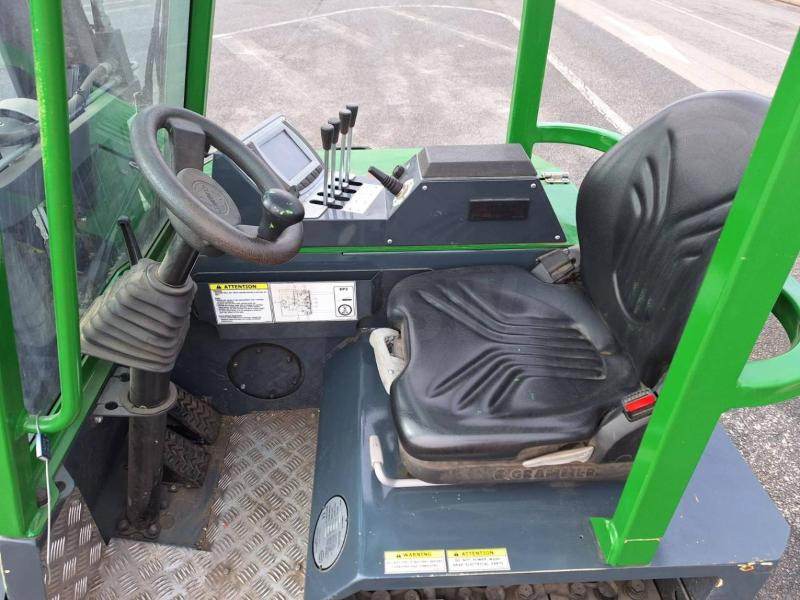 Combilift CBE2500 - Xe tải tiếp cận 4 hướng: hình 5 Combilift CBE2500 - Xe tải tiếp cận 4 hướng: hình 5