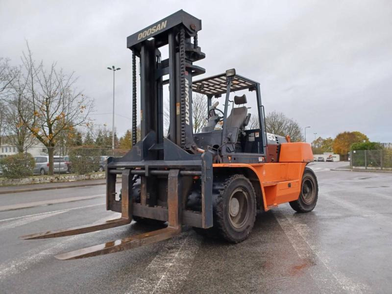 Doosan D1808-S - Xe nâng diesel: hình 2 Doosan D1808-S - Xe nâng diesel: hình 2