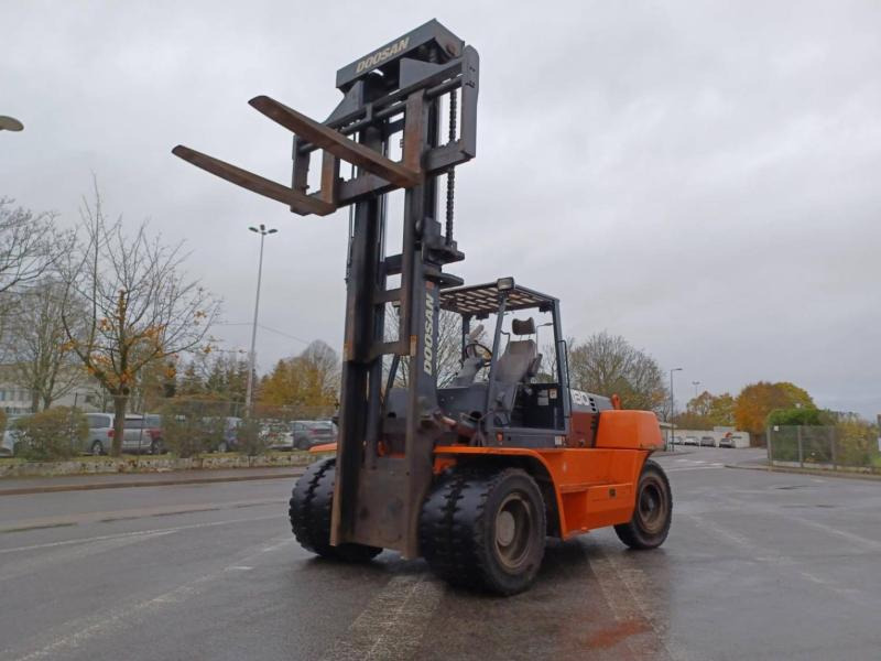 Doosan D1808-S - Xe nâng diesel: hình 1 Doosan D1808-S - Xe nâng diesel: hình 1