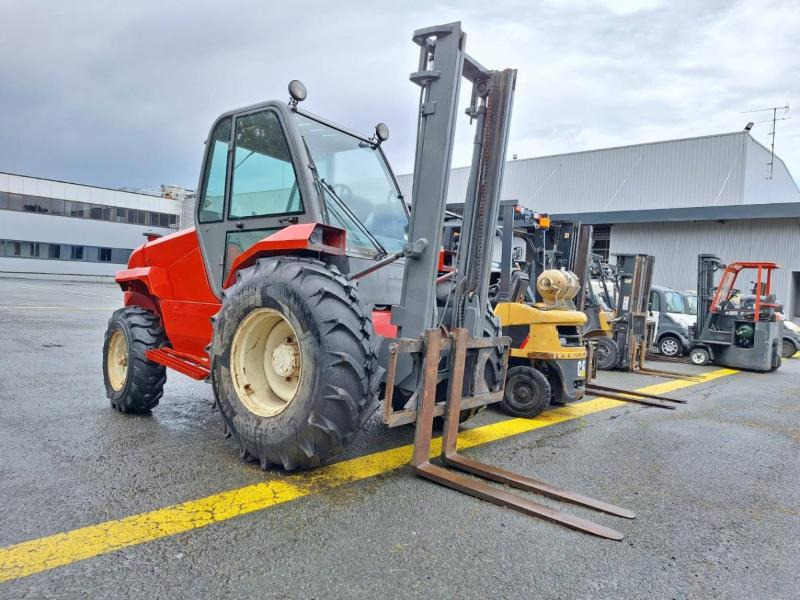 Manitou M30.2 - Xe nâng địa hình gồ ghề: hình 1 Manitou M30.2 - Xe nâng địa hình gồ ghề: hình 1